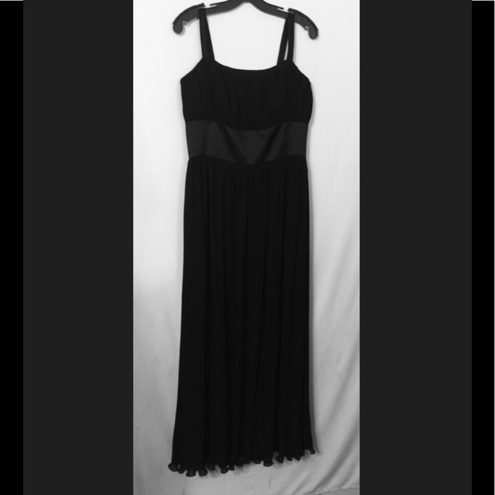 FORMAL | Black Gown